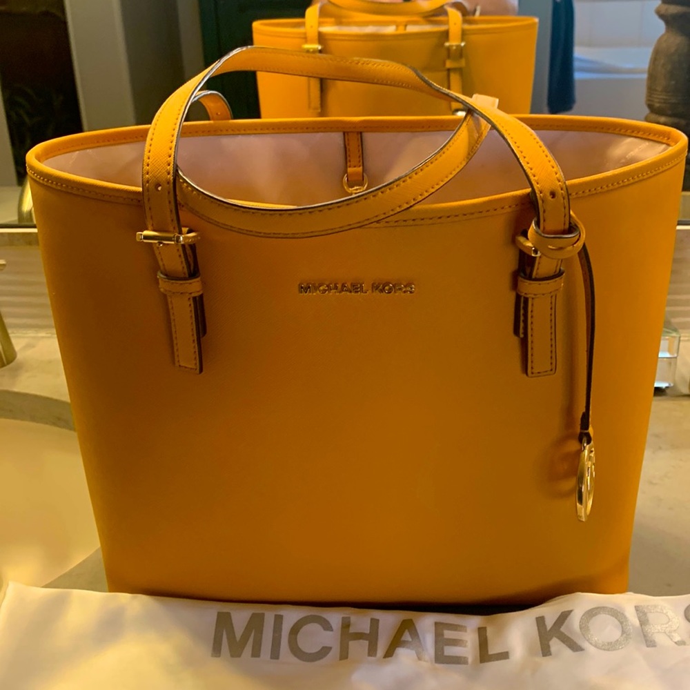 Michael Kors Medium Jet Set Tote